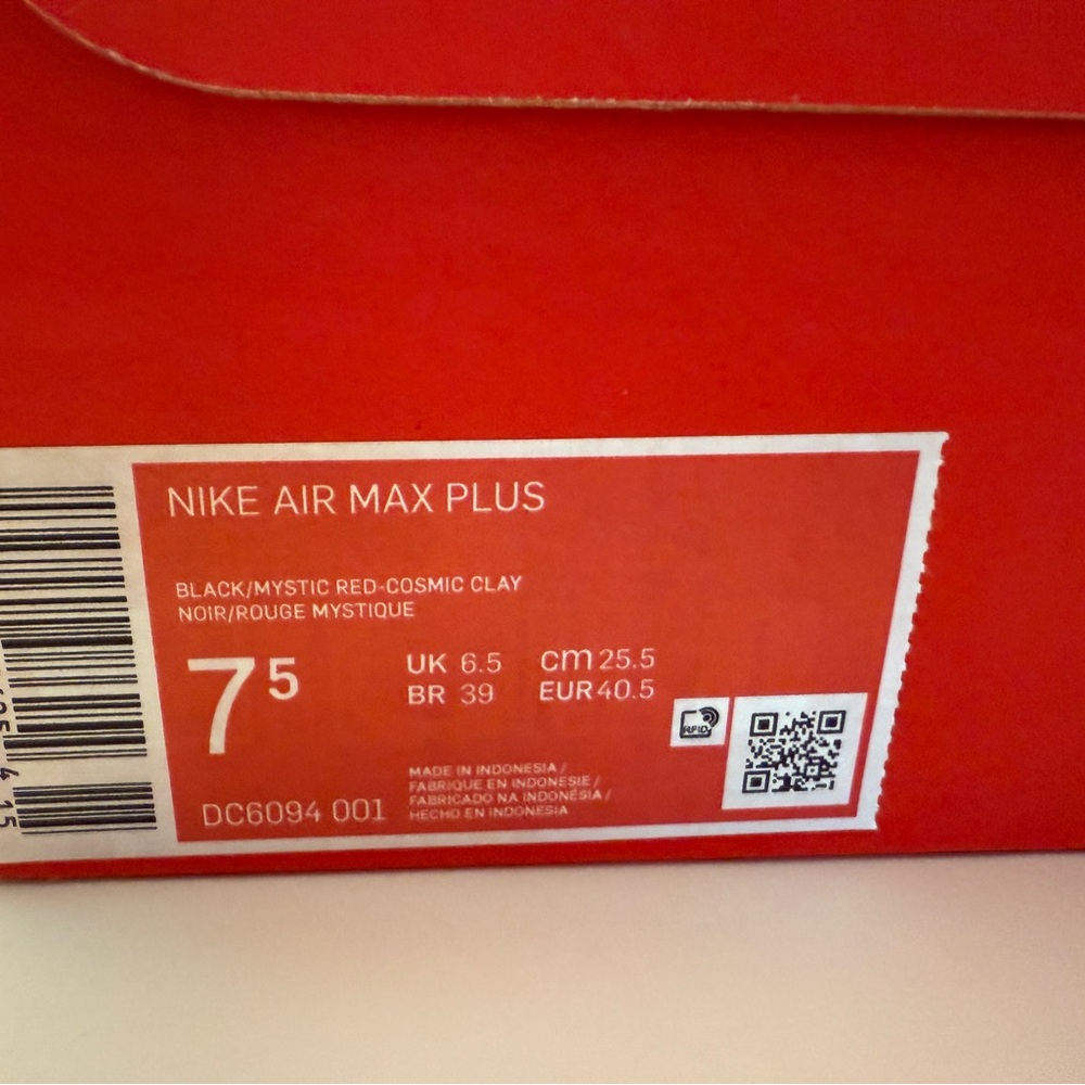 Nike Air Max Plus Black and Red - Picture 2 of 9